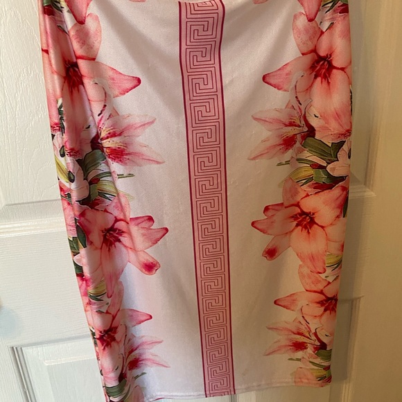 Floral pink and white dress - Picture 4 of 5